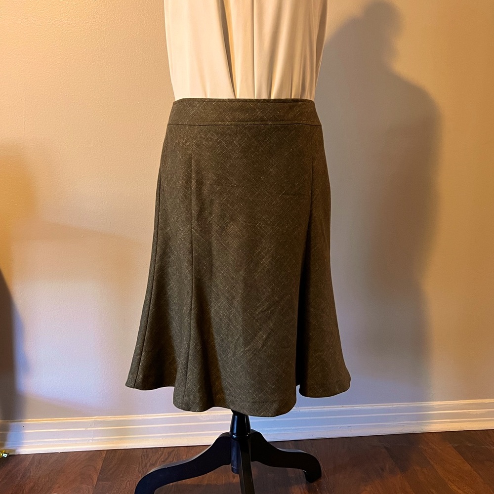 Ann Taylor size 14 wool green flouncy hem skirt